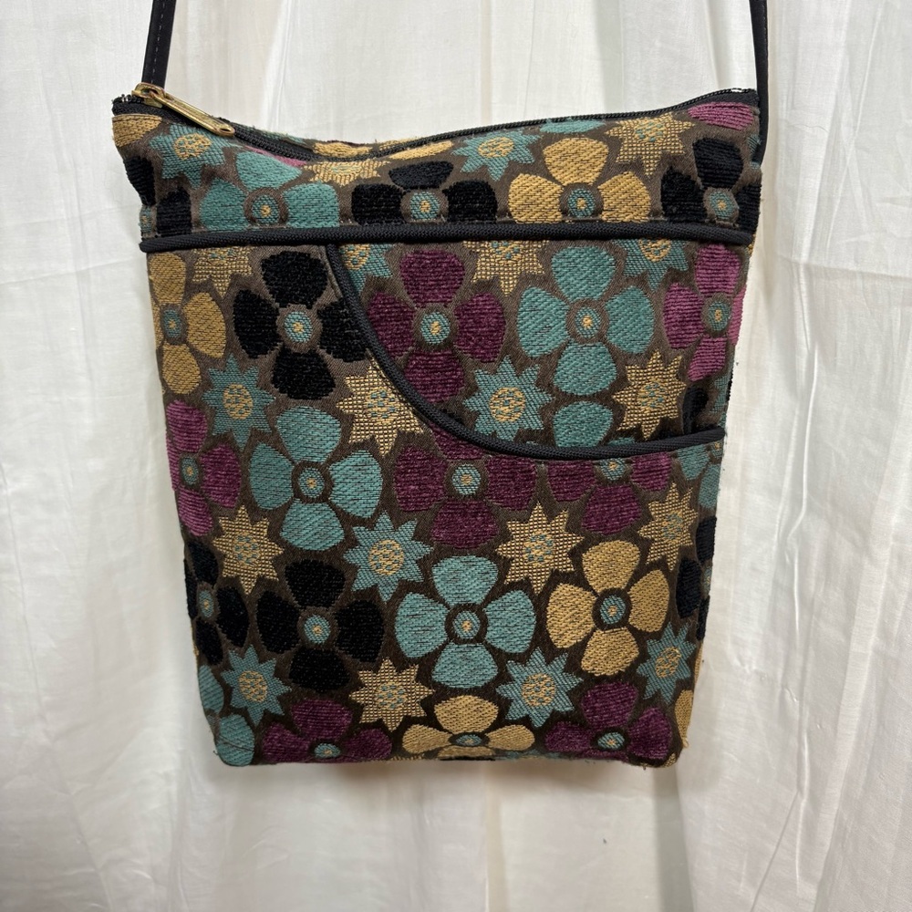 Danny K Tapestry Crossbody Bag Floral Multicolor
Blues Purple Black Tan‎